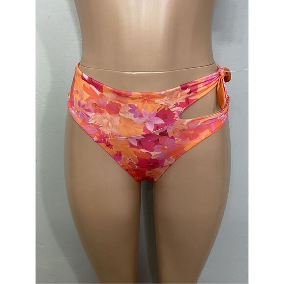 New. L*SPACE floral Rose top/Jack bottom. Small. Retails $213 - Picture 13 of 16